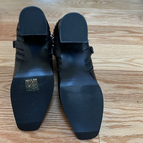 Lamoda SZ 7, square toe harness black boots . - Picture 13 of 14